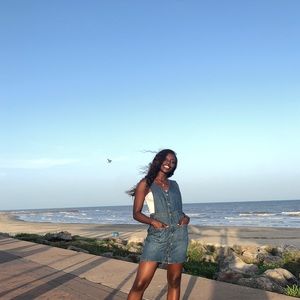 Meet your Posher, Evette